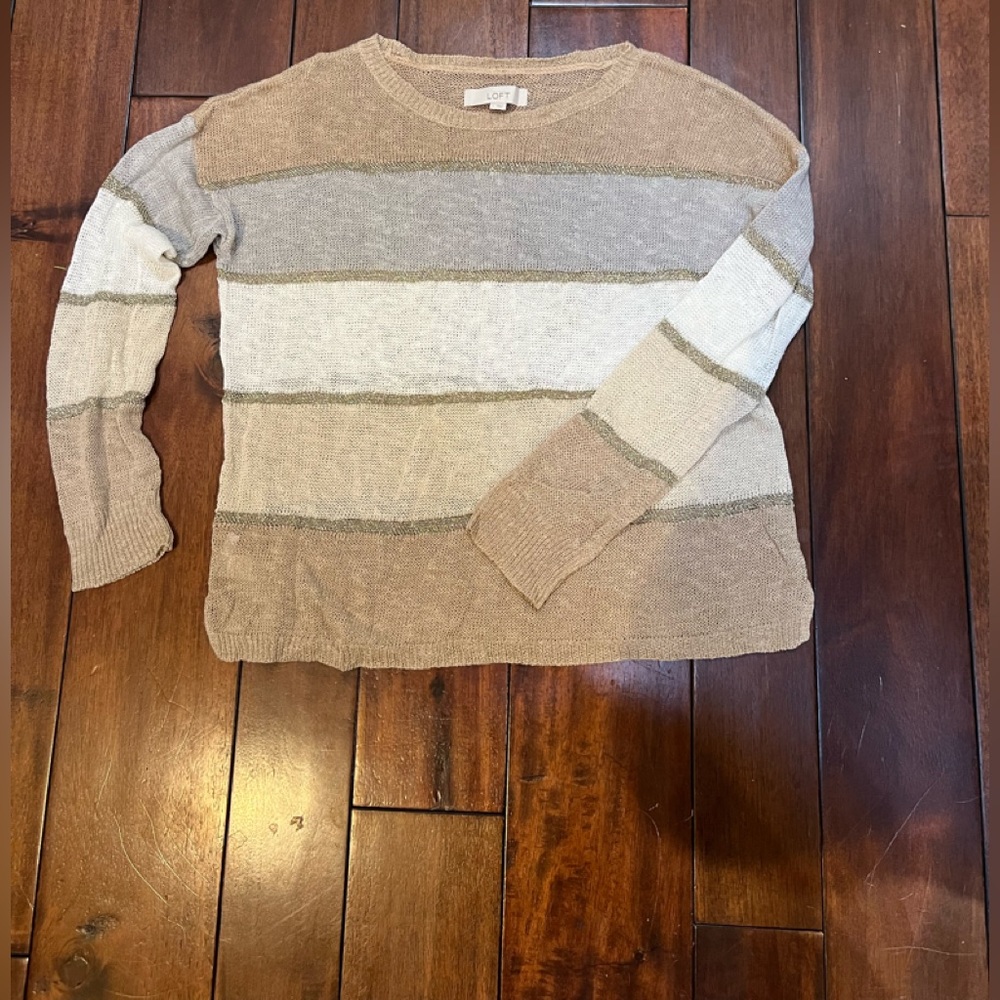 LOFT loose weave,lightweight sweater Sz.L w/metallic gold stripes